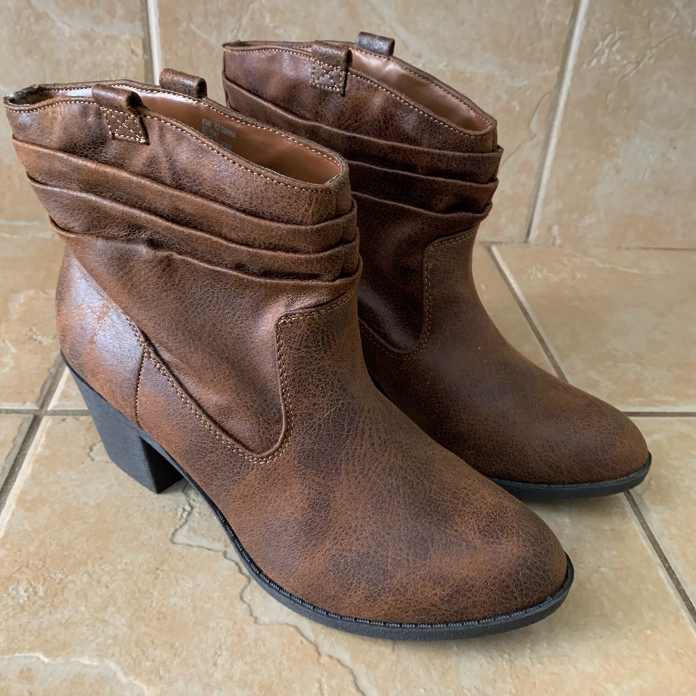 Arizona Jean Company Brown Booties